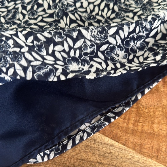 J.Crew blue and white floral V-neck blouse size S - Picture 8 of 8